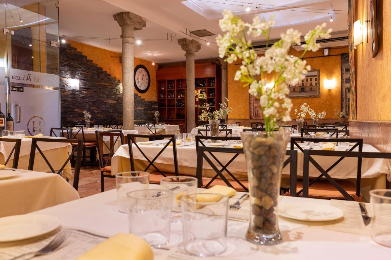 Hostal Restaurante Puerta Del Alcazar Ávila Dış mekan fotoğraf