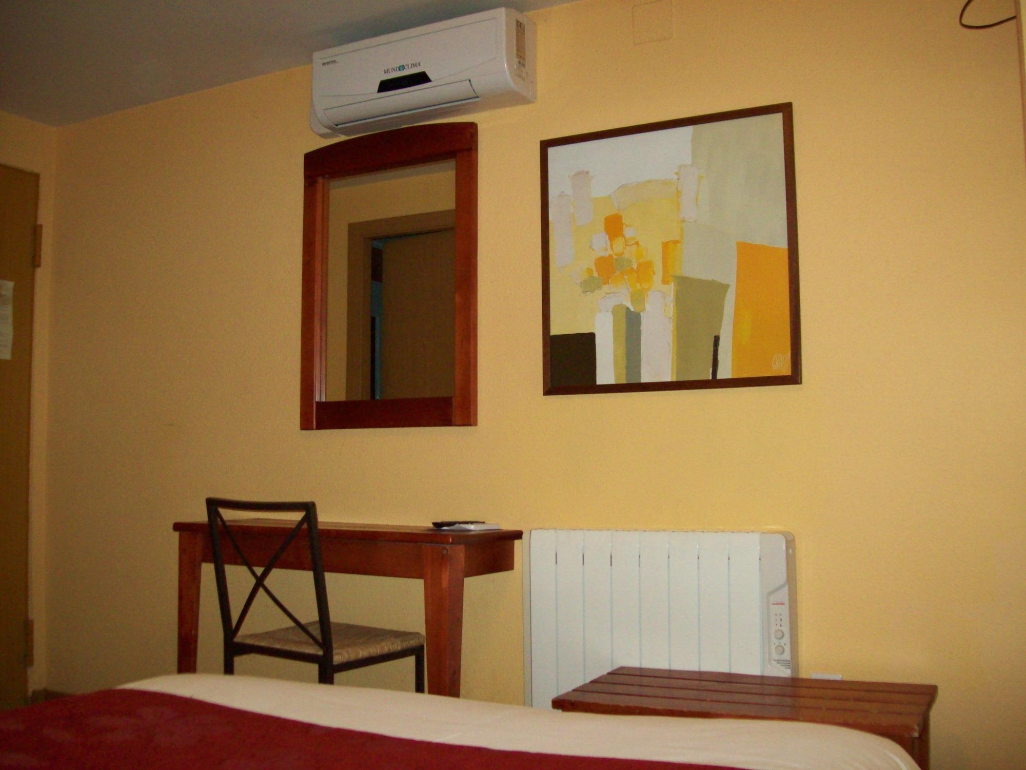 Hostal Restaurante Puerta Del Alcazar Ávila Dış mekan fotoğraf