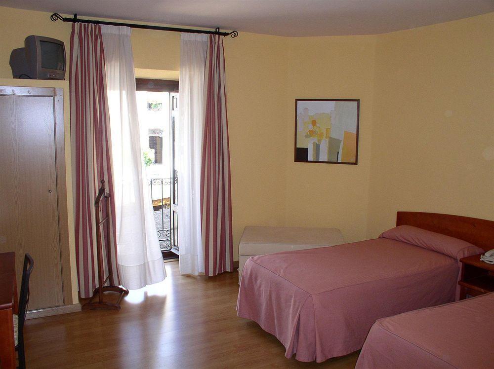 Hostal Restaurante Puerta Del Alcazar Ávila Dış mekan fotoğraf